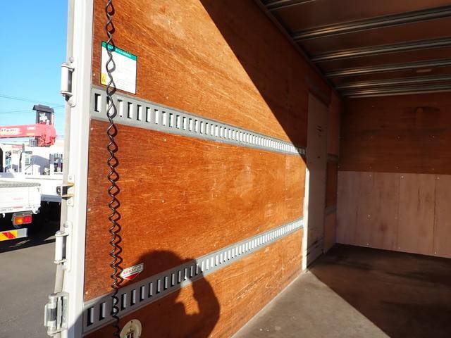 いすゞエルフアルミバン小型（2t・3t）[写真18]