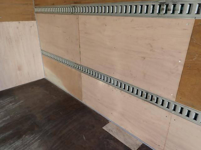 いすゞエルフアルミバン小型（2t・3t）[写真21]