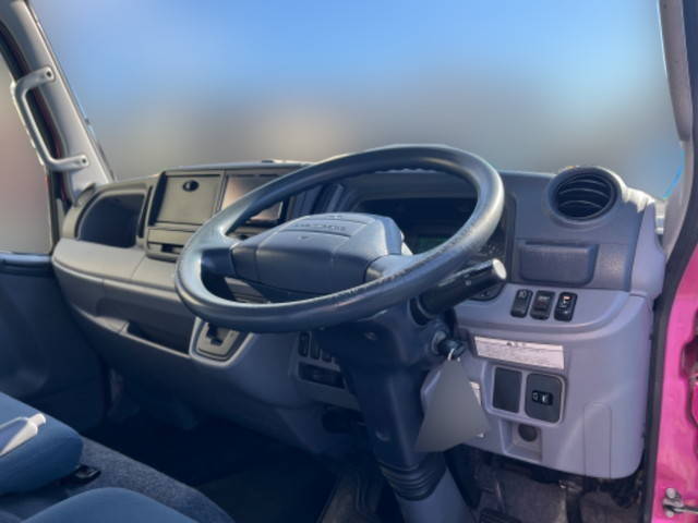 三菱ふそうキャンターアルミバン小型（2t・3t）[写真29]