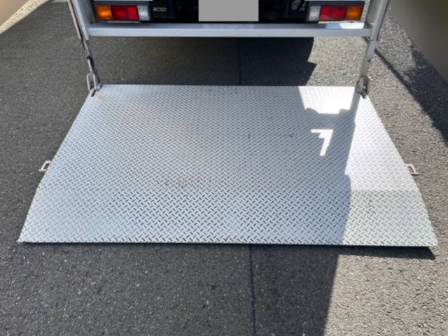 三菱ふそうキャンターアルミバン小型（2t・3t）[写真08]