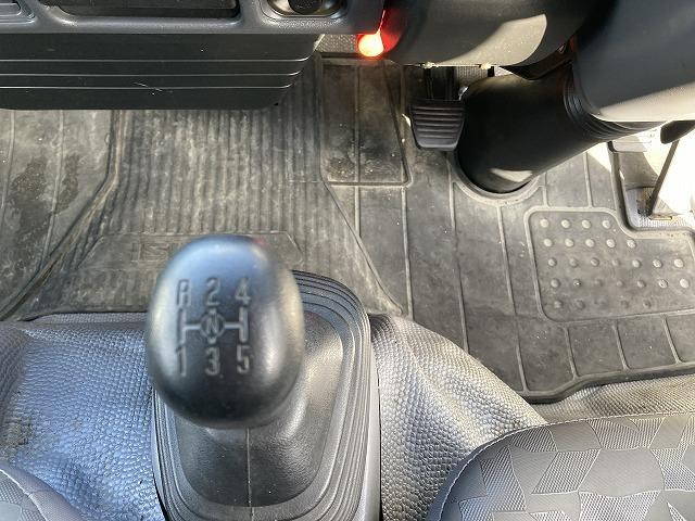 いすゞエルフ平ボディ小型（2t・3t）[写真17]