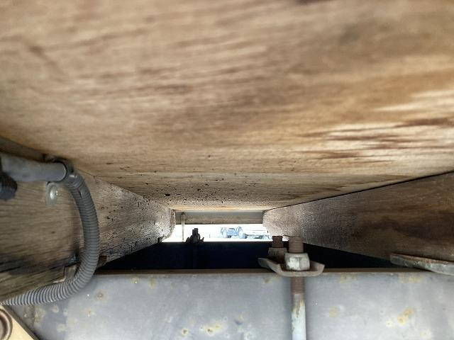 いすゞエルフ平ボディ小型（2t・3t）[写真31]