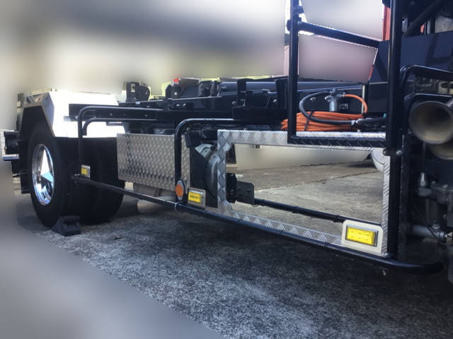 いすゞフォワードコンテナ専用車中型（4t）[写真15]