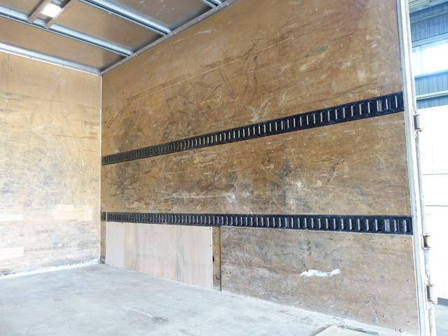 三菱ふそうキャンターアルミバン小型（2t・3t）[写真10]