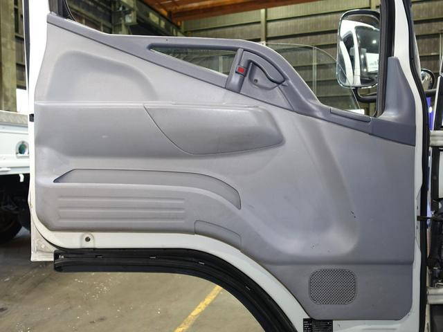 三菱ふそうキャンターアルミバン小型（2t・3t）[写真28]