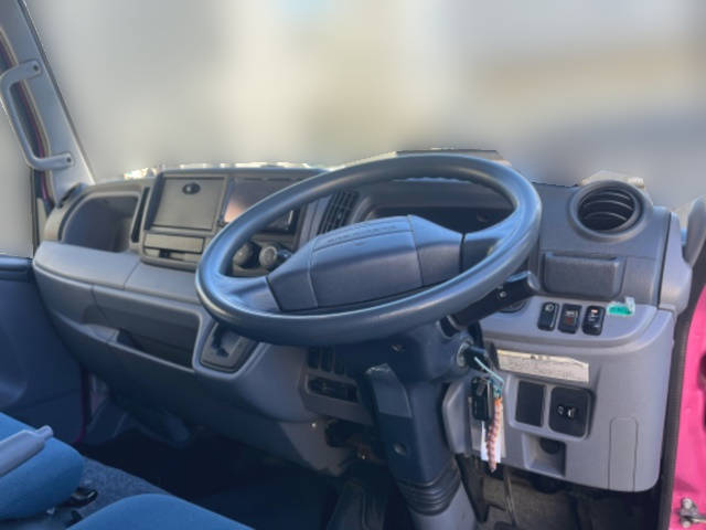 三菱ふそうキャンターアルミバン小型（2t・3t）[写真34]