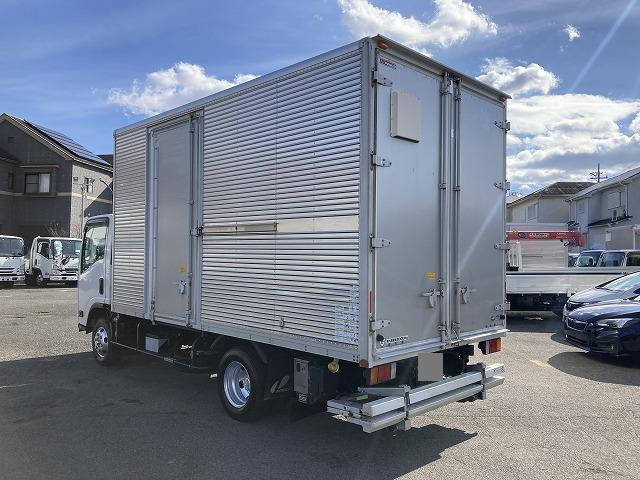 いすゞエルフアルミバン小型（2t・3t）[写真02]