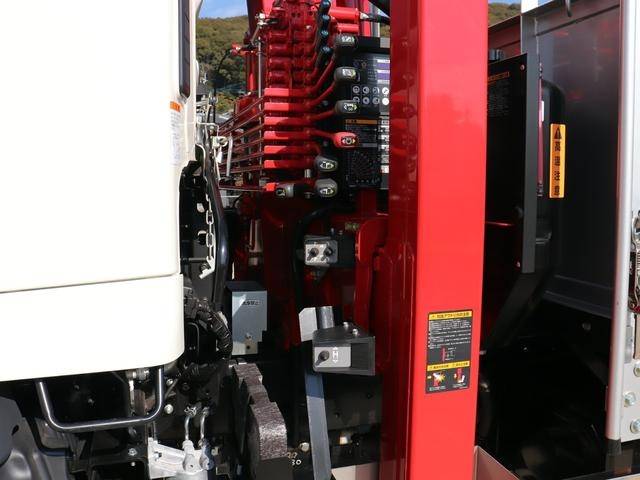 日野レンジャーセルフクレーン4段増トン（6t・8t）[写真12]