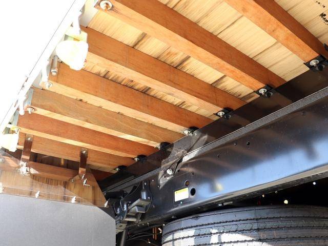 日野レンジャーセルフクレーン4段増トン（6t・8t）[写真21]