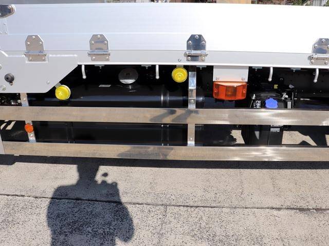 日野レンジャーセルフクレーン4段増トン（6t・8t）[写真23]