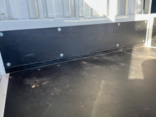 三菱ふそうキャンター平ボディ小型（2t・3t）[写真14]