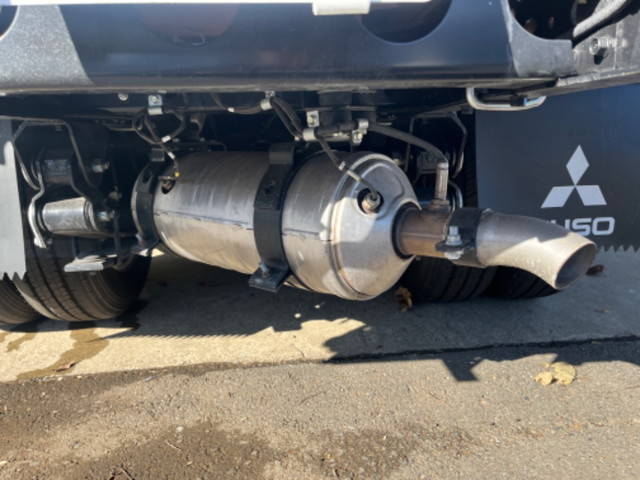 三菱ふそうキャンター平ボディ小型（2t・3t）[写真18]