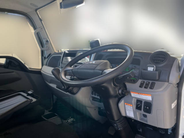 三菱ふそうキャンター平ボディ小型（2t・3t）[写真24]