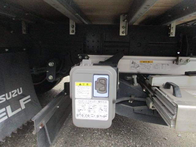 いすゞエルフアルミバン小型（2t・3t）[写真12]