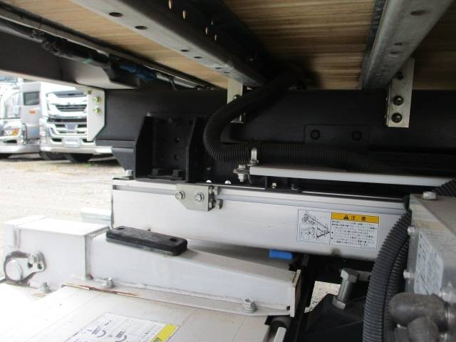 いすゞエルフアルミバン小型（2t・3t）[写真13]