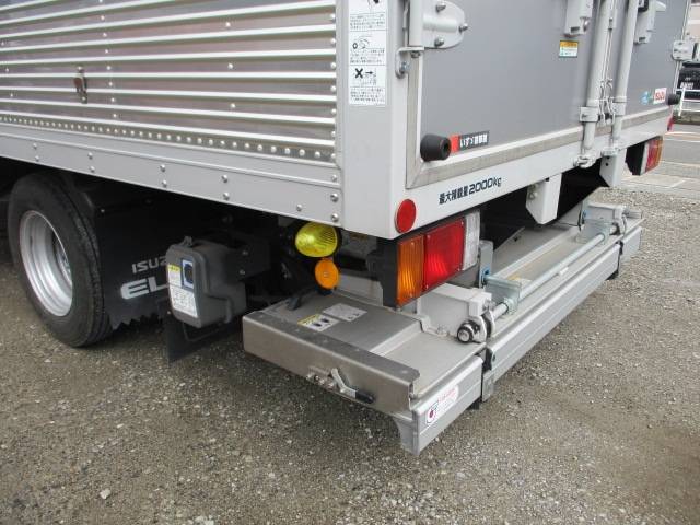 いすゞエルフアルミバン小型（2t・3t）[写真07]