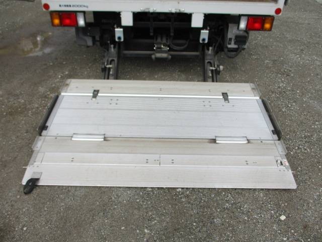 いすゞエルフアルミバン小型（2t・3t）[写真08]