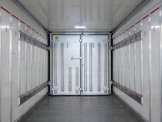 いすゞフォワード冷凍車（冷蔵車）中型（4t）[写真11]