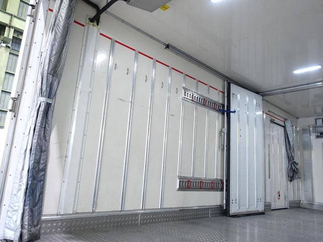 いすゞフォワード冷凍車（冷蔵車）中型（4t）[写真07]