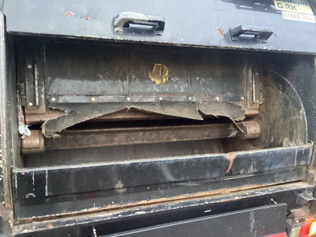 いすゞエルフパッカー車（塵芥車）小型（2t・3t）[写真11]