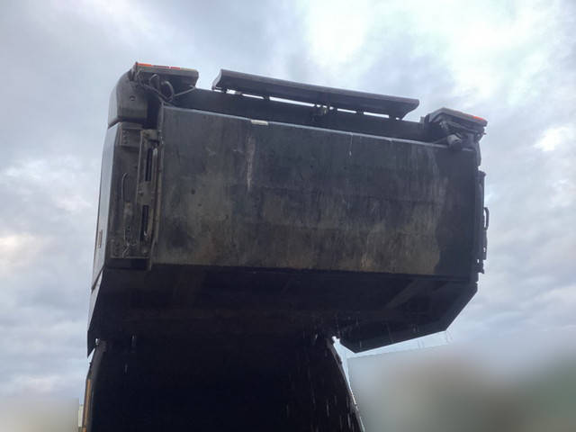 いすゞエルフパッカー車（塵芥車）小型（2t・3t）[写真08]