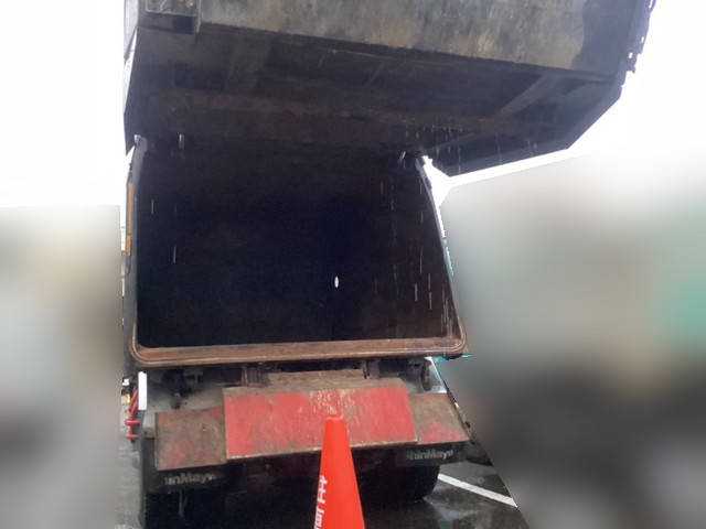 いすゞエルフパッカー車（塵芥車）小型（2t・3t）[写真09]