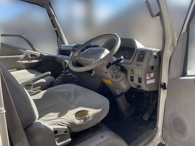 トヨタダイナ平ボディ小型（2t・3t）[写真16]