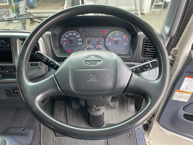 日野レンジャーアルミウイング中型（4t）[写真32]