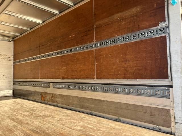 三菱ふそうファイターアルミウイング中型（4t）[写真11]