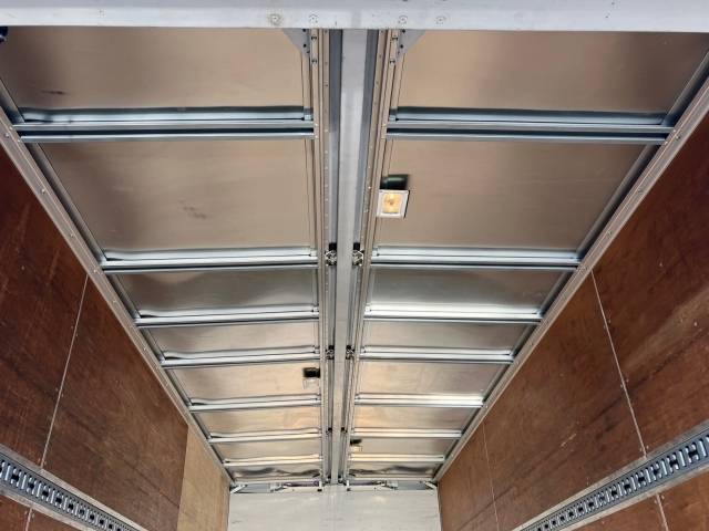 三菱ふそうファイターアルミウイング中型（4t）[写真12]