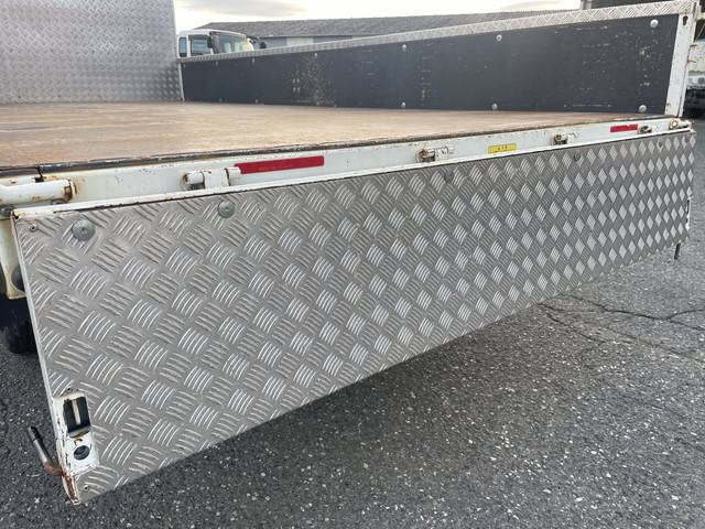 三菱ふそうキャンター平ボディ小型（2t・3t）[写真12]