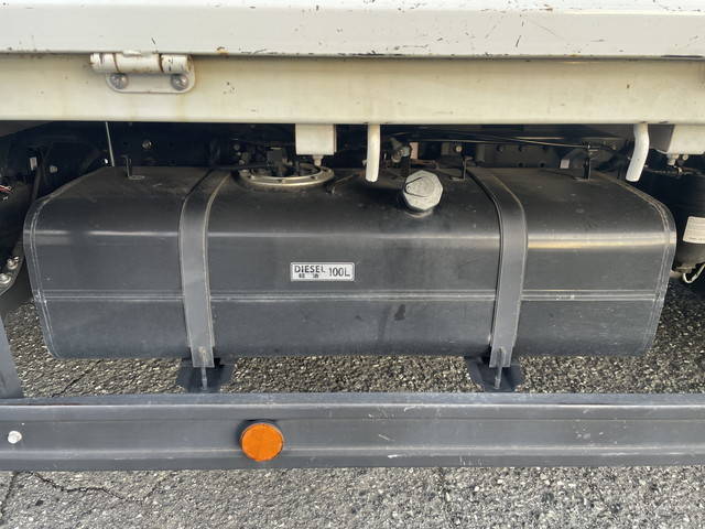 三菱ふそうキャンター平ボディ小型（2t・3t）[写真19]