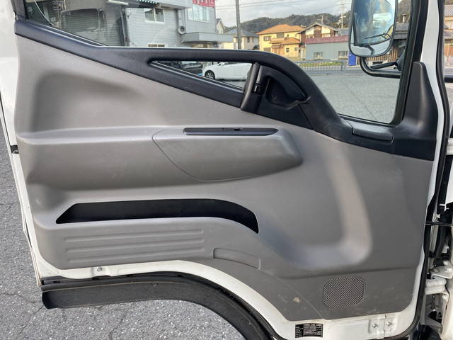 三菱ふそうキャンター平ボディ小型（2t・3t）[写真24]