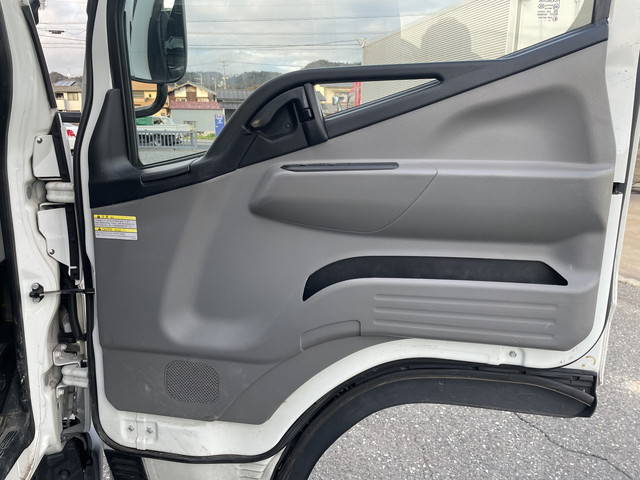 三菱ふそうキャンター平ボディ小型（2t・3t）[写真25]