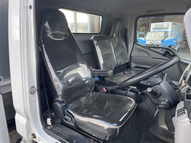 三菱ふそうキャンター平ボディ小型（2t・3t）[写真26]