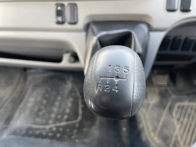 三菱ふそうキャンター平ボディ小型（2t・3t）[写真32]