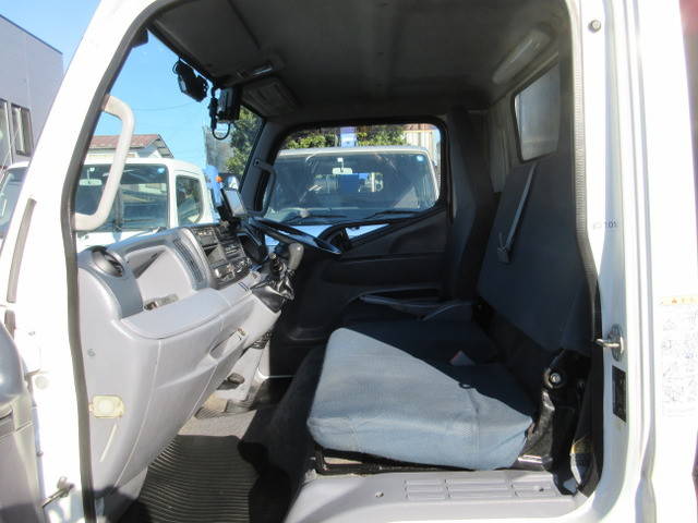 三菱ふそうキャンターアルミバン小型（2t・3t）[写真15]