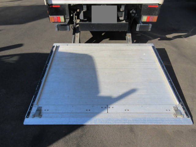 三菱ふそうキャンターアルミバン小型（2t・3t）[写真24]