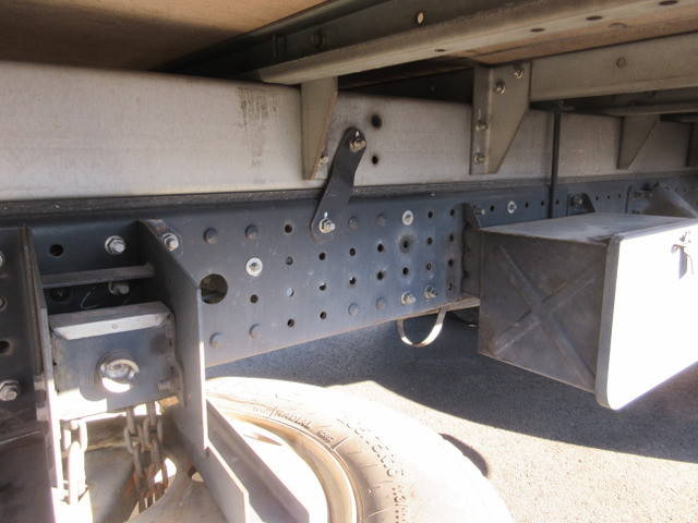 三菱ふそうキャンターアルミバン小型（2t・3t）[写真07]