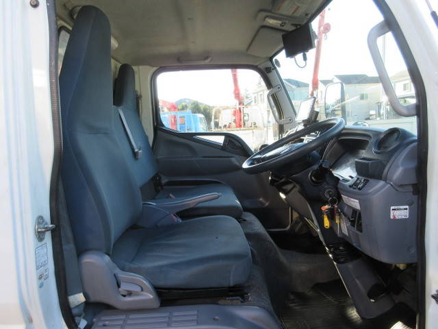 三菱ふそうキャンターアルミバン小型（2t・3t）[写真09]