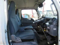 三菱ふそうキャンターアルミバン小型（2t・3t）[写真09]