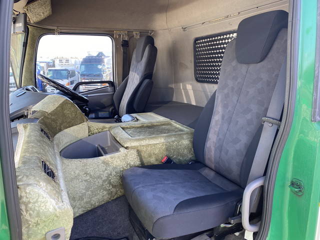 UDトラックスクオンコンテナ専用車大型（10t）[写真27]