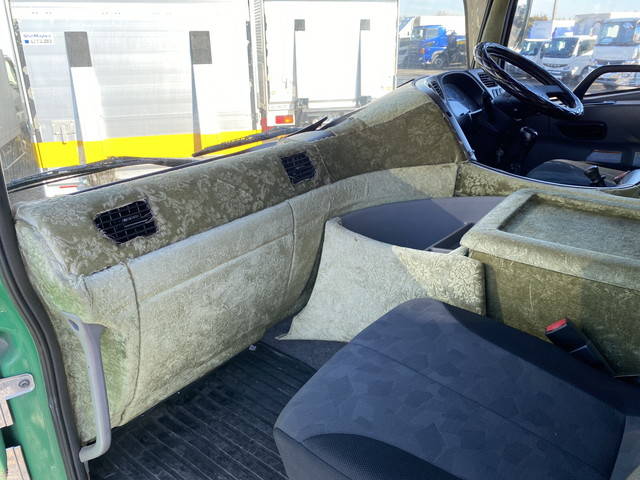 UDトラックスクオンコンテナ専用車大型（10t）[写真29]