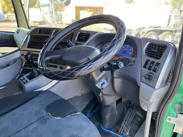 UDトラックスクオンコンテナ専用車大型（10t）[写真30]