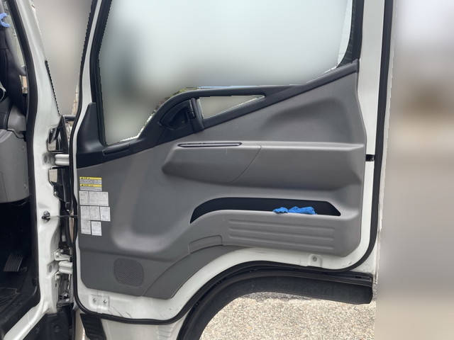 三菱ふそうキャンターアルミウイング小型（2t・3t）[写真28]