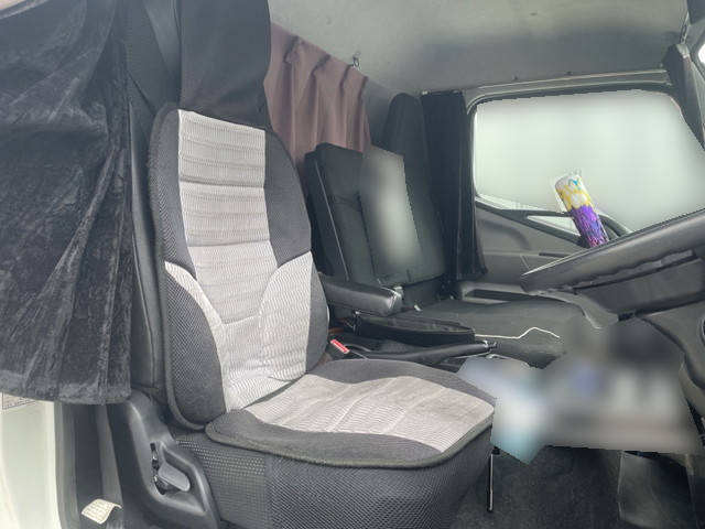 三菱ふそうキャンターアルミウイング小型（2t・3t）[写真32]