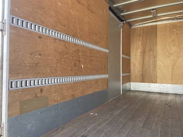 三菱ふそうキャンターアルミバン小型（2t・3t）[写真12]