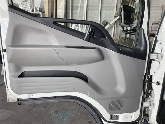 三菱ふそうキャンターアルミバン小型（2t・3t）[写真29]