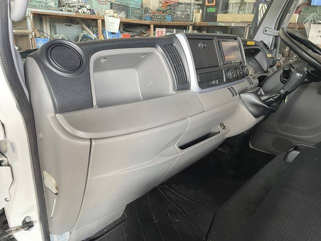 三菱ふそうキャンターアルミバン小型（2t・3t）[写真31]