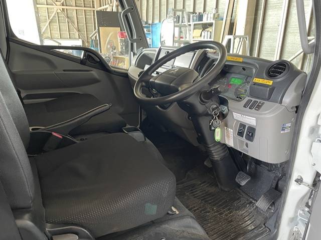 三菱ふそうキャンターアルミバン小型（2t・3t）[写真35]